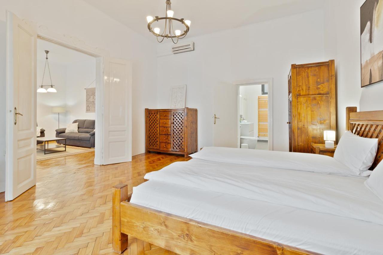 Roman Flat Oradea Exterior foto
