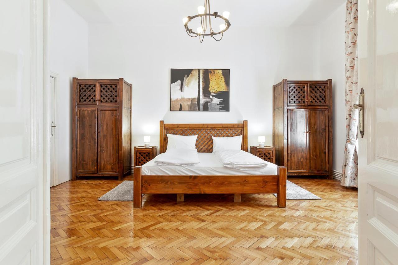 Roman Flat Oradea Exterior foto